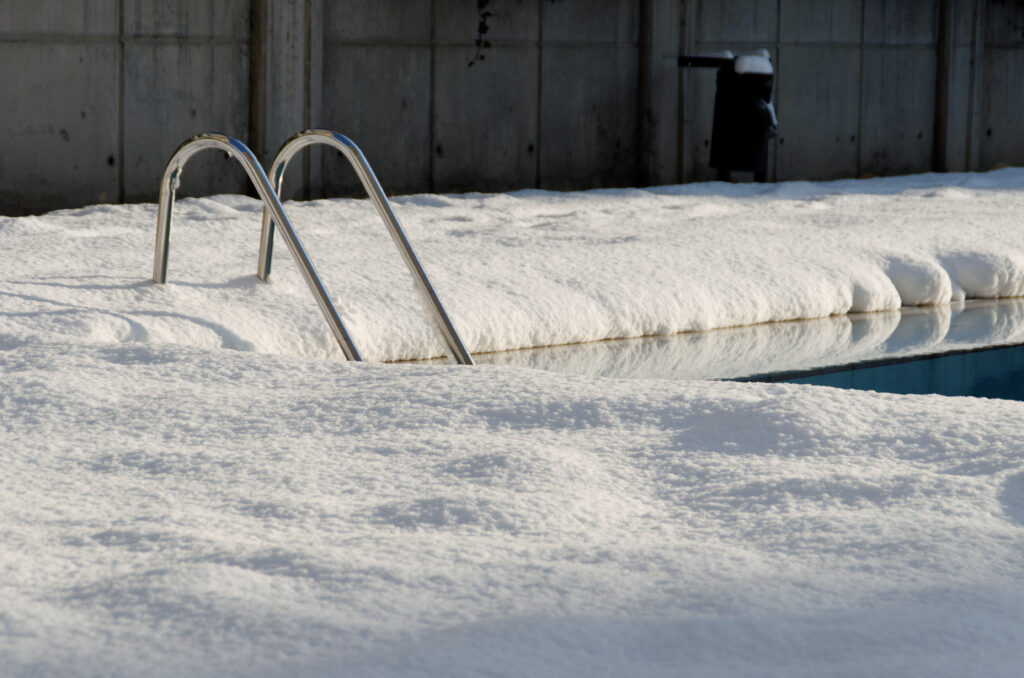 Pool im Winter